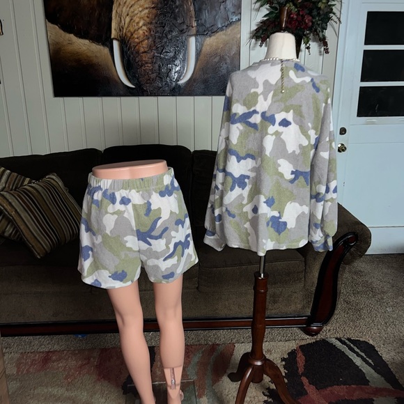 Oddi • Vintage • Medium • Safari • Brown/Beige/Green • Top & Shorts) Pajamas Set - Picture 8 of 11